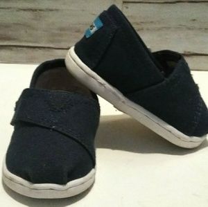 Toms classic slip-ons